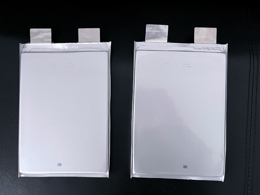 Eficiência de alta carga e descarga segura 50A Longa vida útil LFP Lipo4 Poch Cell 3.2V Alta densidade de energia Íon de lítio